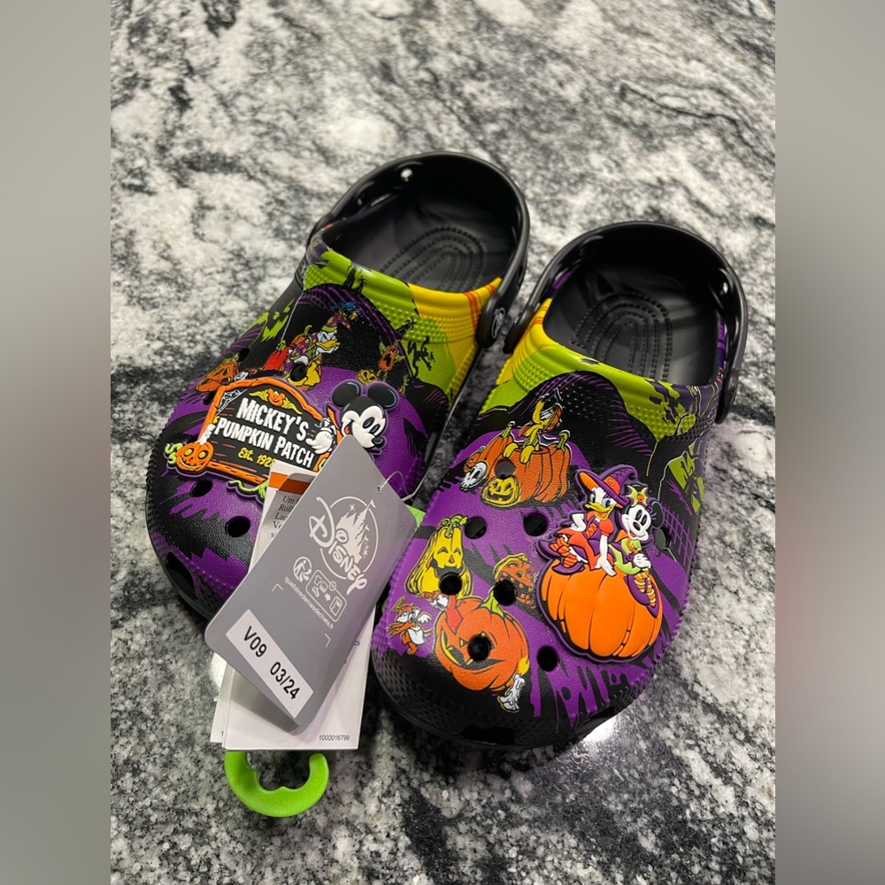 Disney Halloween Crocs WDW PARKS - Picture 11 of 12